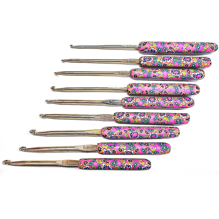 Arts And More crochet set with colorful floral handles and various steel hooks for crafting