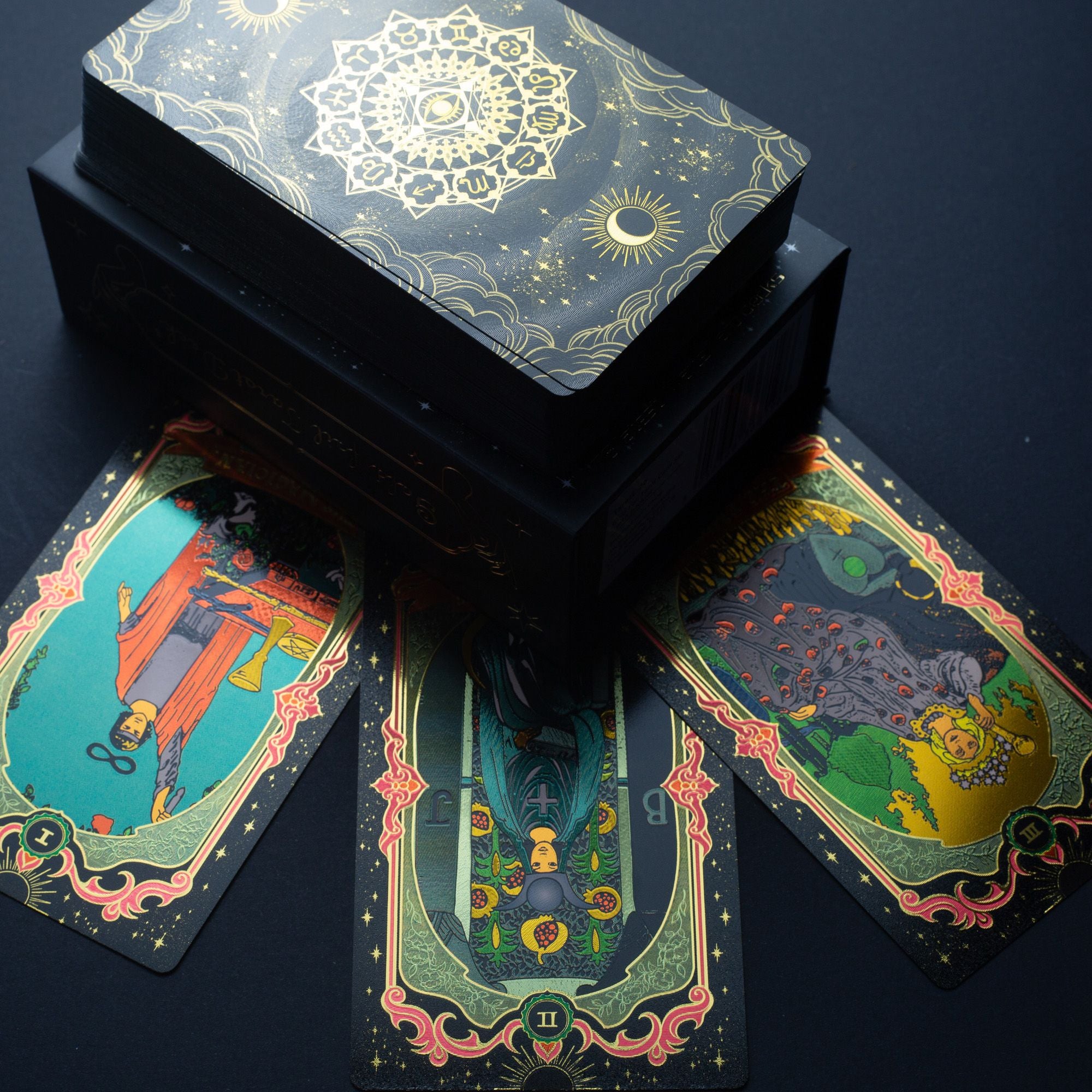 Gold Foil Tarot Card Set with Guidebook — detail view 5