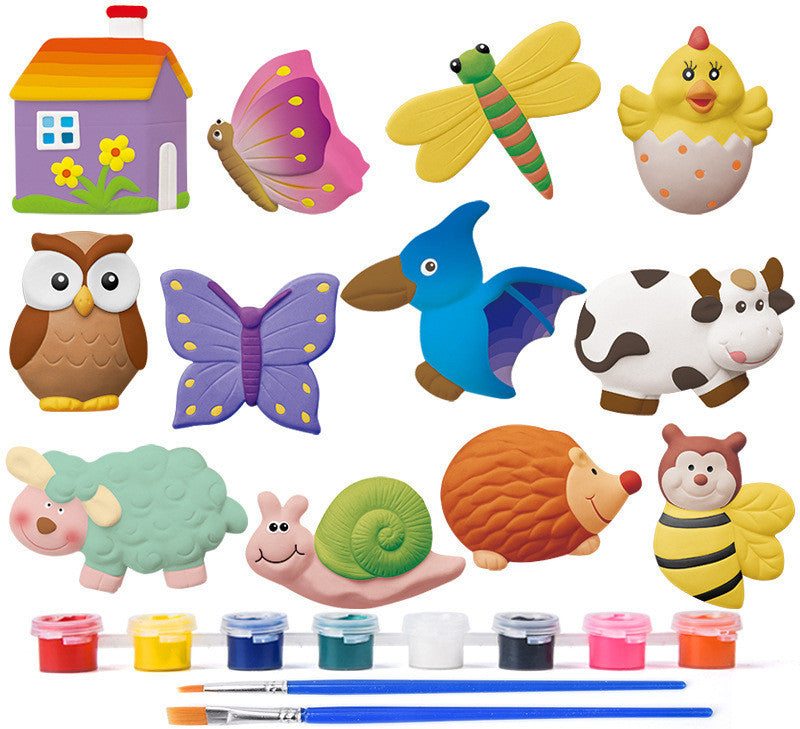 Arts And More kids Painting DIY Kit with colorful animal and house figures and paint tubes with brushes