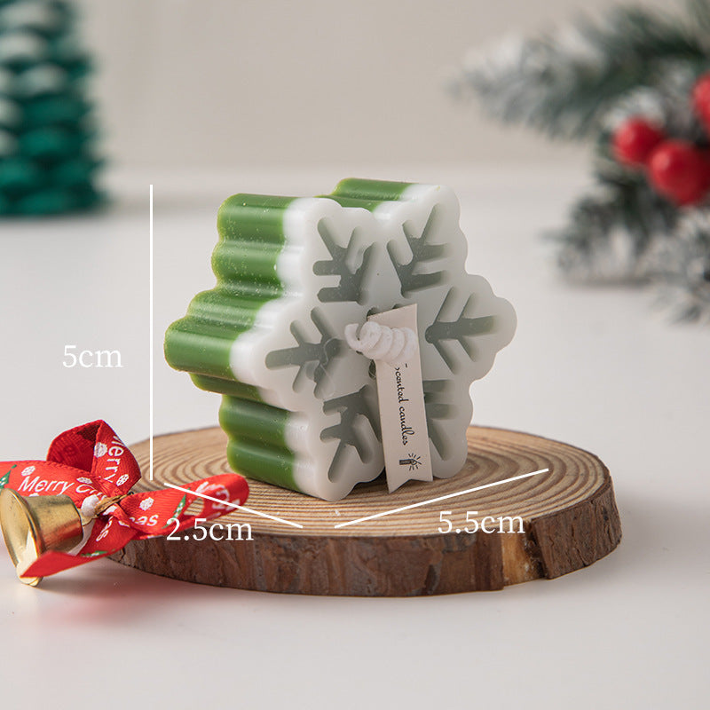 Snowflake Aromatherapy Candle in Green and White Design for Holiday Home Decorations